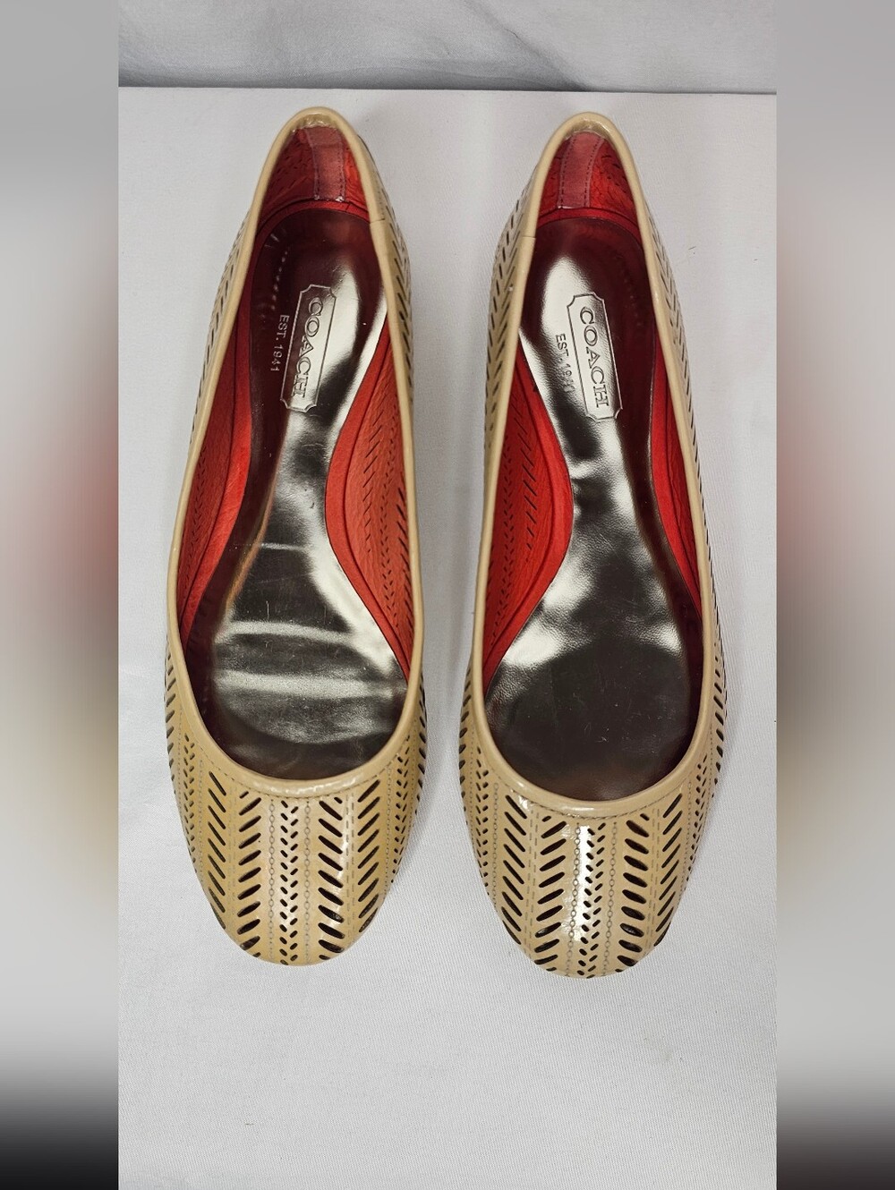 COACH Filippa Tapioca Beige Patent Laser Cut Ballet Flats Shoes 5.5 B New In Box - Picture 2 of 11